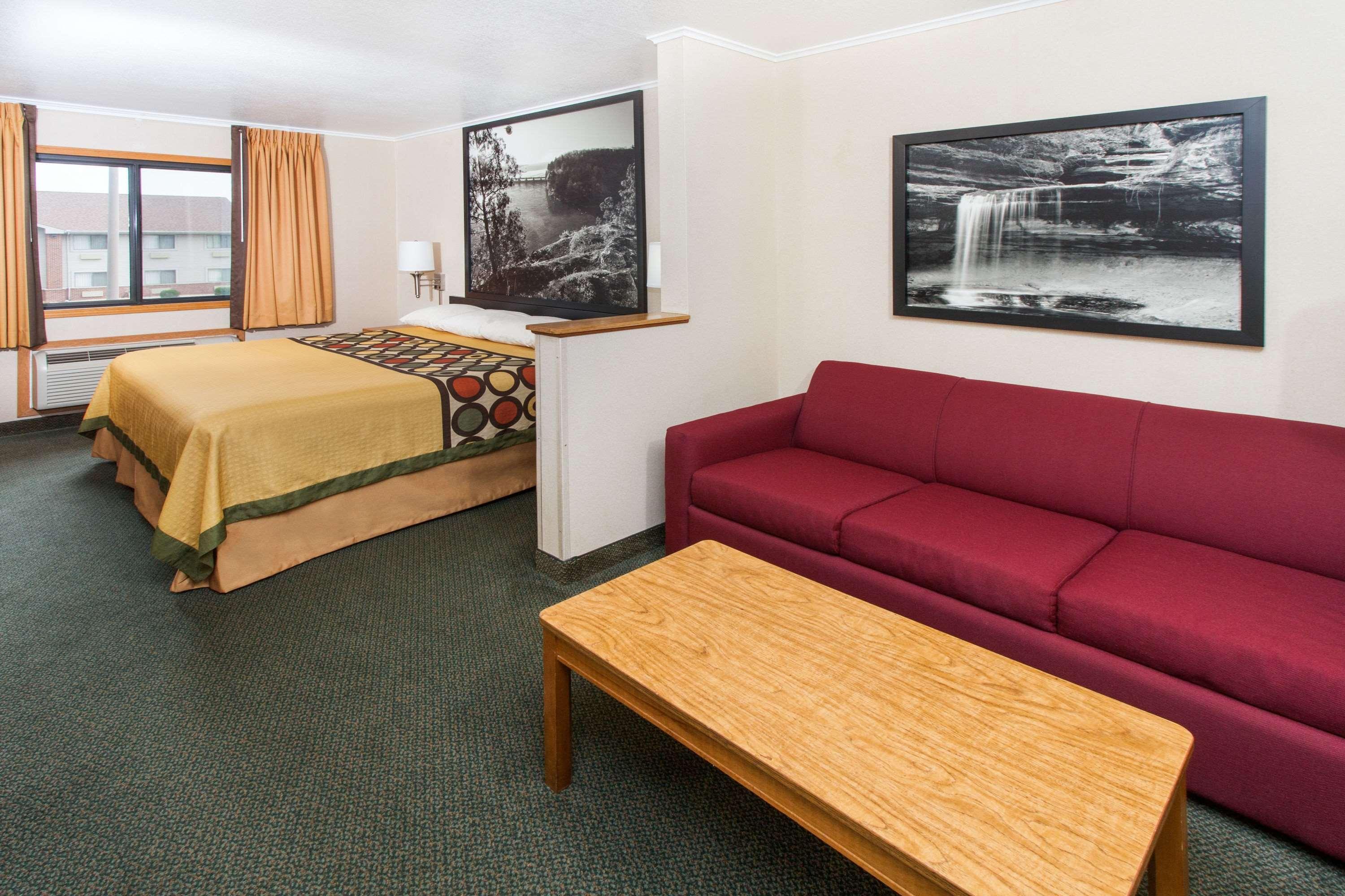 Super 8 By Wyndham Ottawa Starved Rock Exterior foto