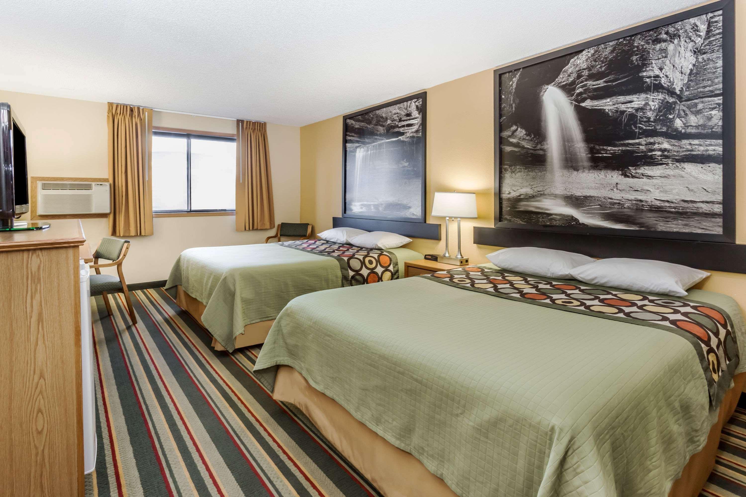 Super 8 By Wyndham Ottawa Starved Rock Exterior foto