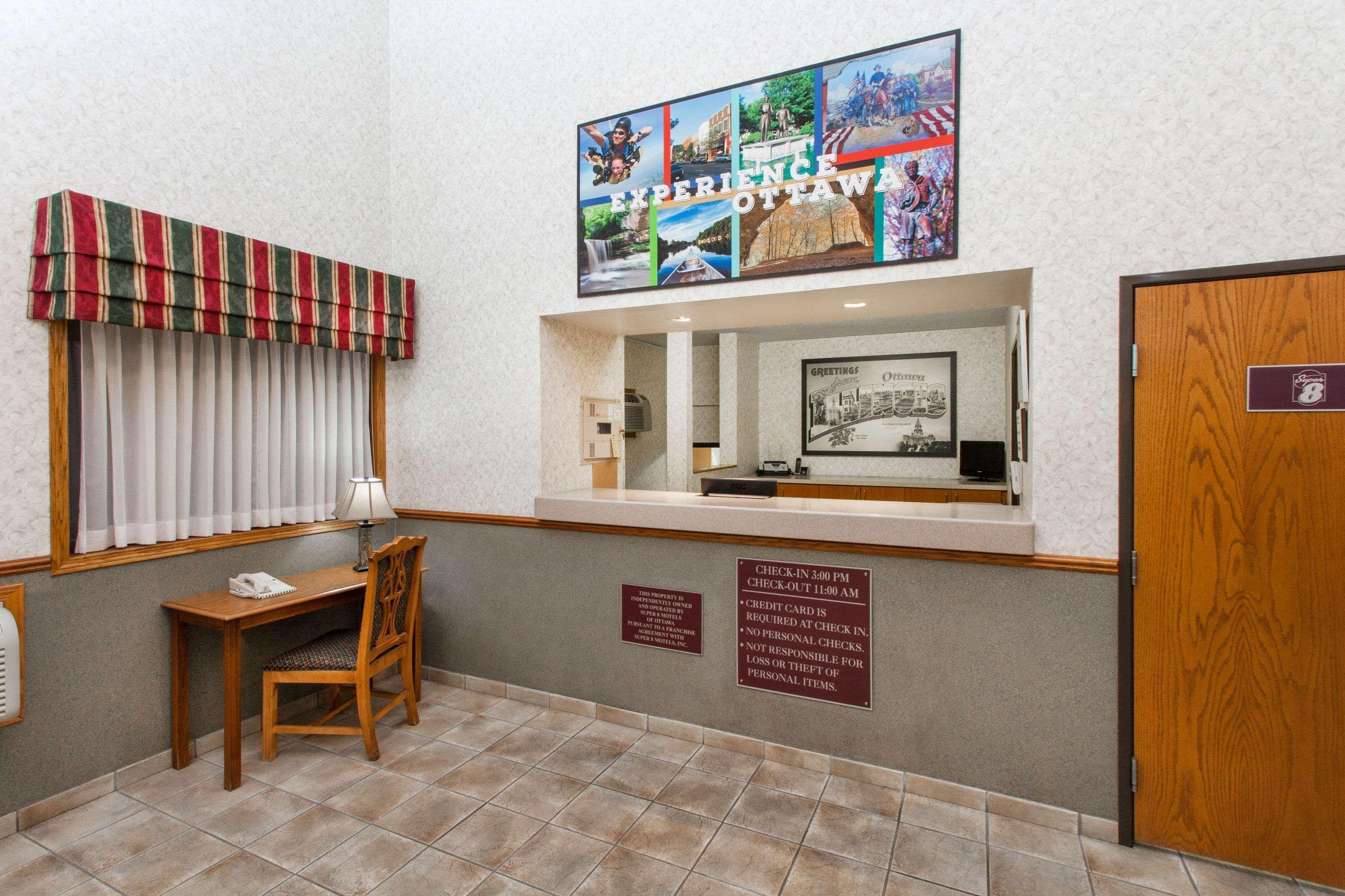 Super 8 By Wyndham Ottawa Starved Rock Exterior foto