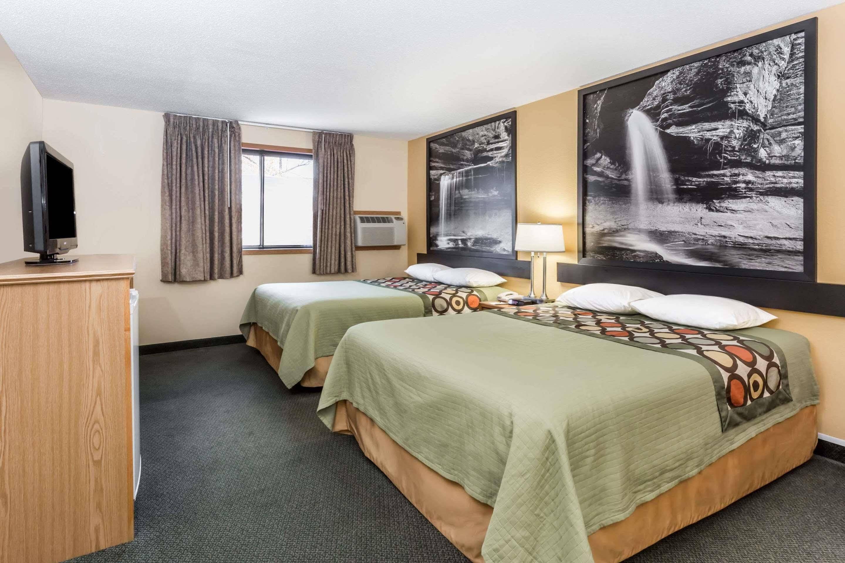 Super 8 By Wyndham Ottawa Starved Rock Exterior foto